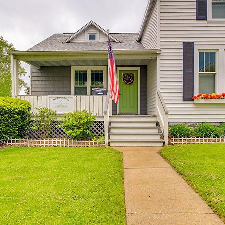 Lavish House With Patio - 2 Blocks To Green Lake! Exterior photo
