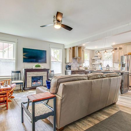 Lavish House With Patio - 2 Blocks To Green Lake! Exterior photo