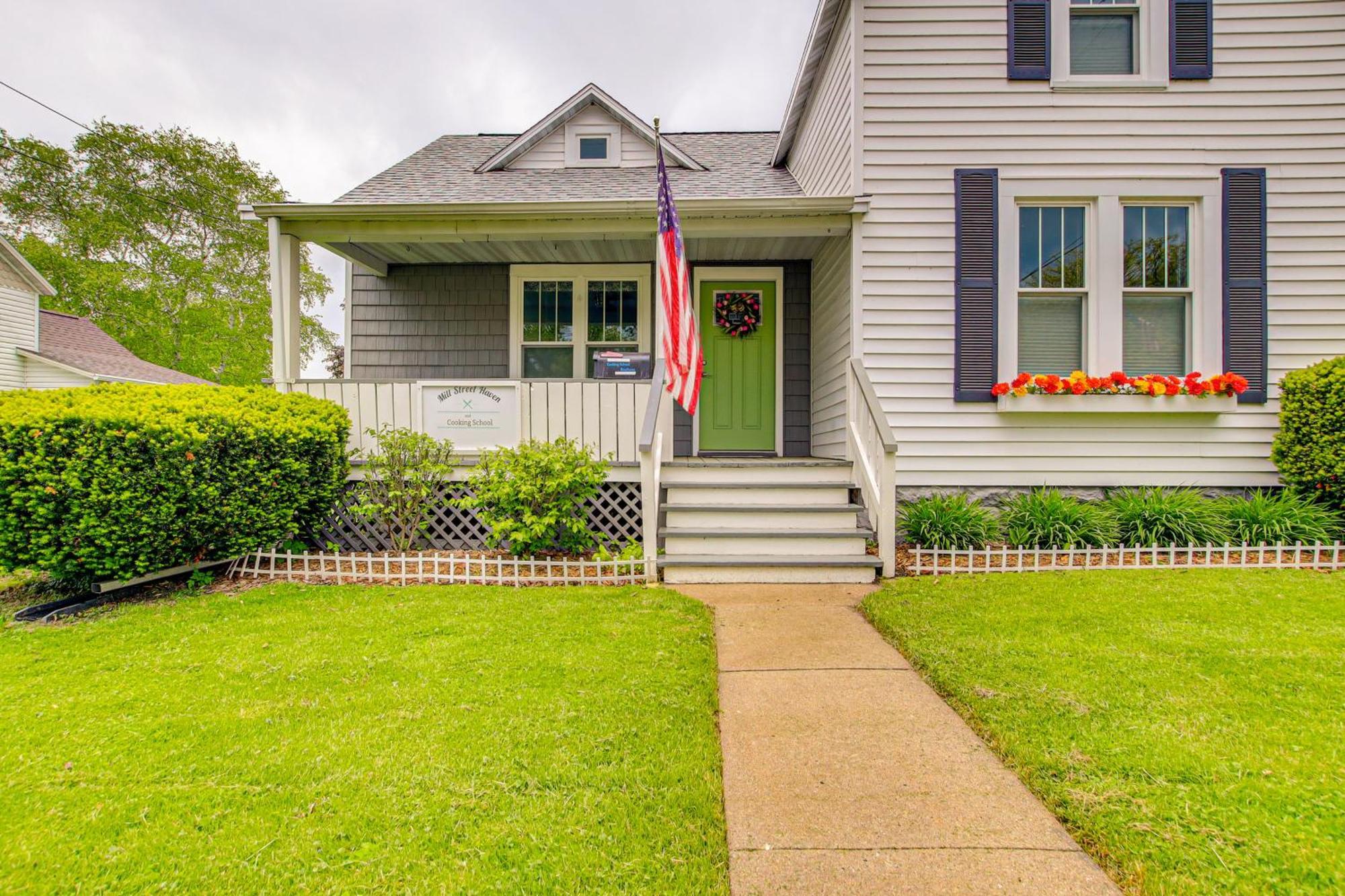 Lavish House With Patio - 2 Blocks To Green Lake! Exterior photo