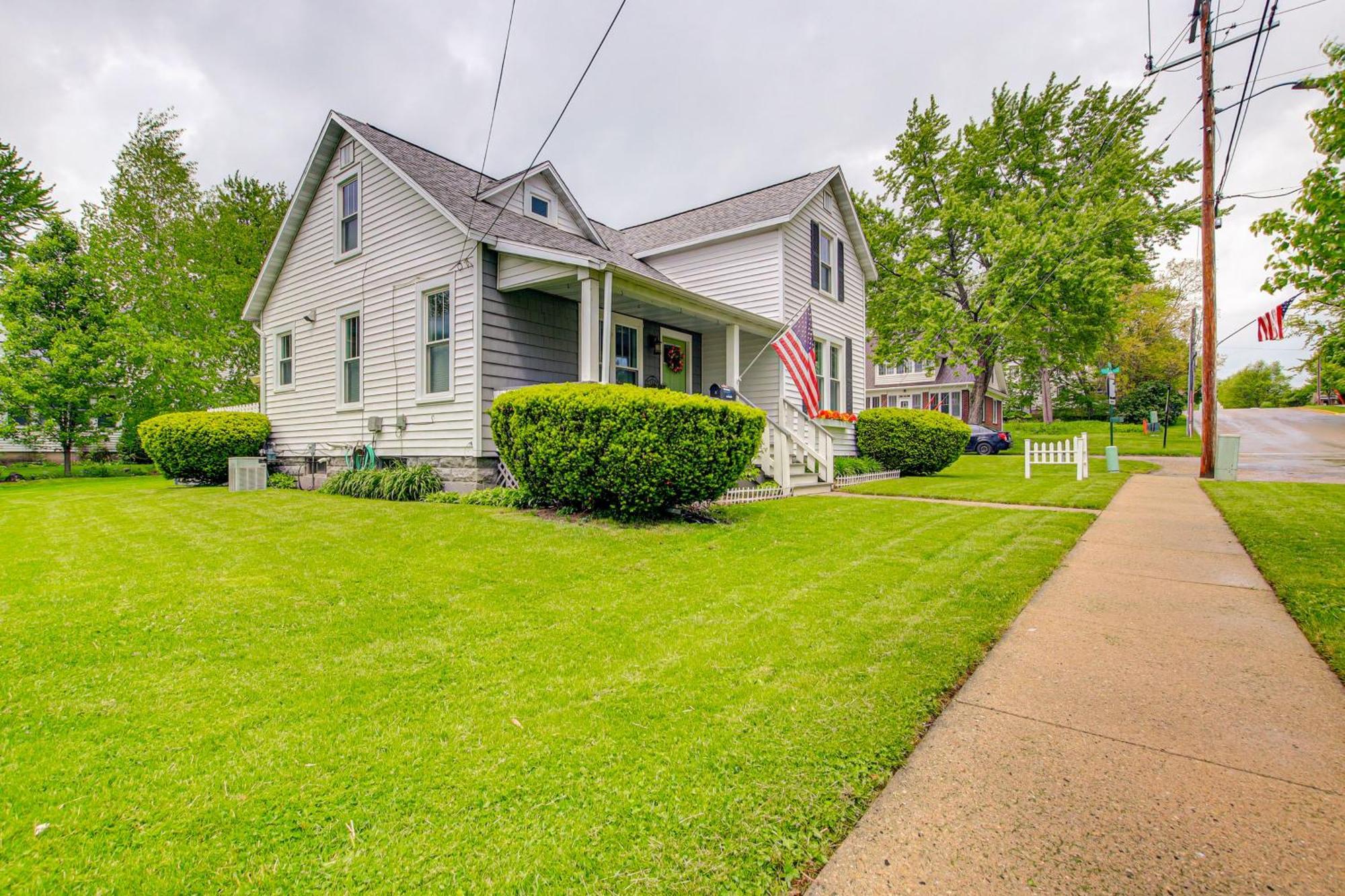 Lavish House With Patio - 2 Blocks To Green Lake! Exterior photo