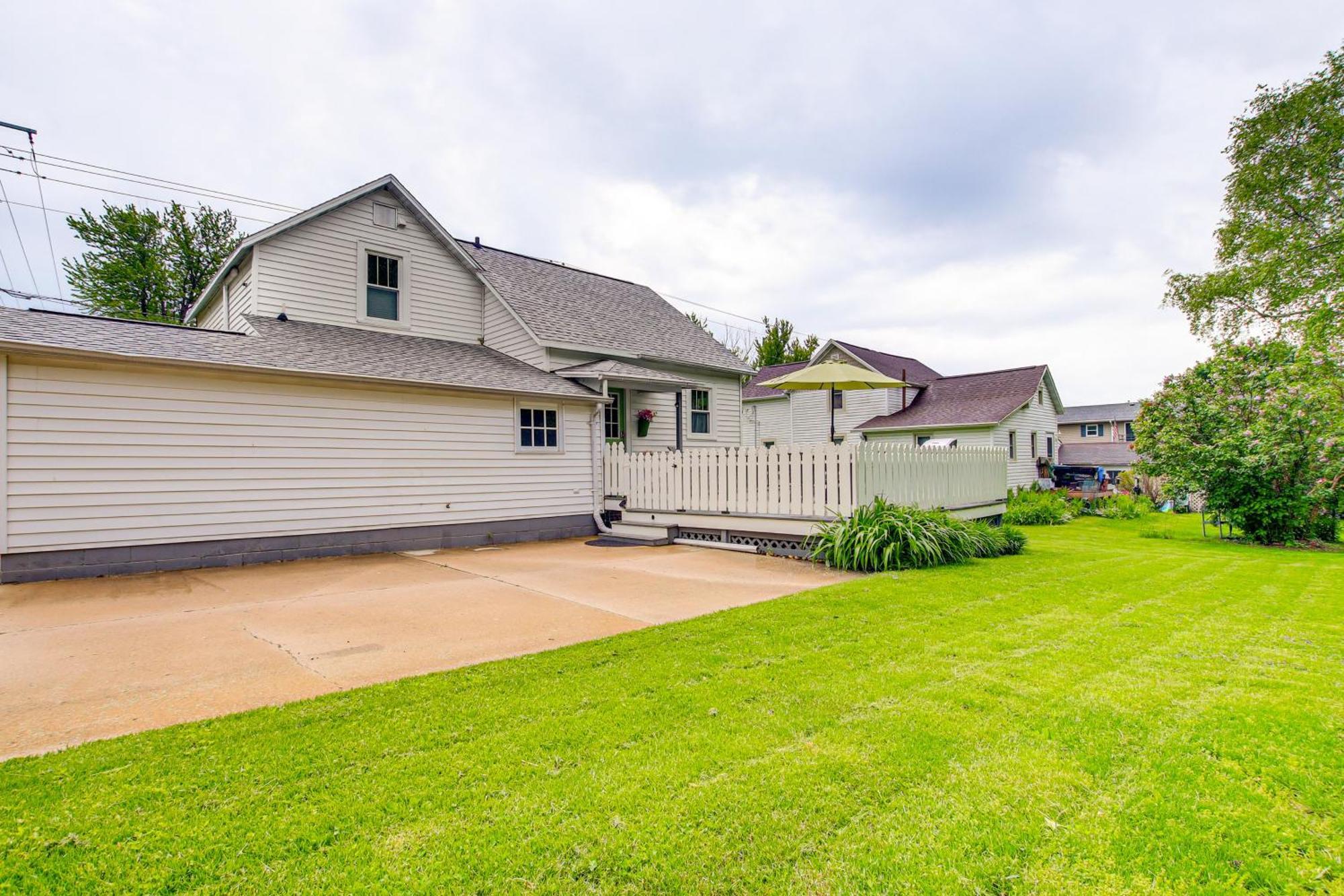 Lavish House With Patio - 2 Blocks To Green Lake! Exterior photo
