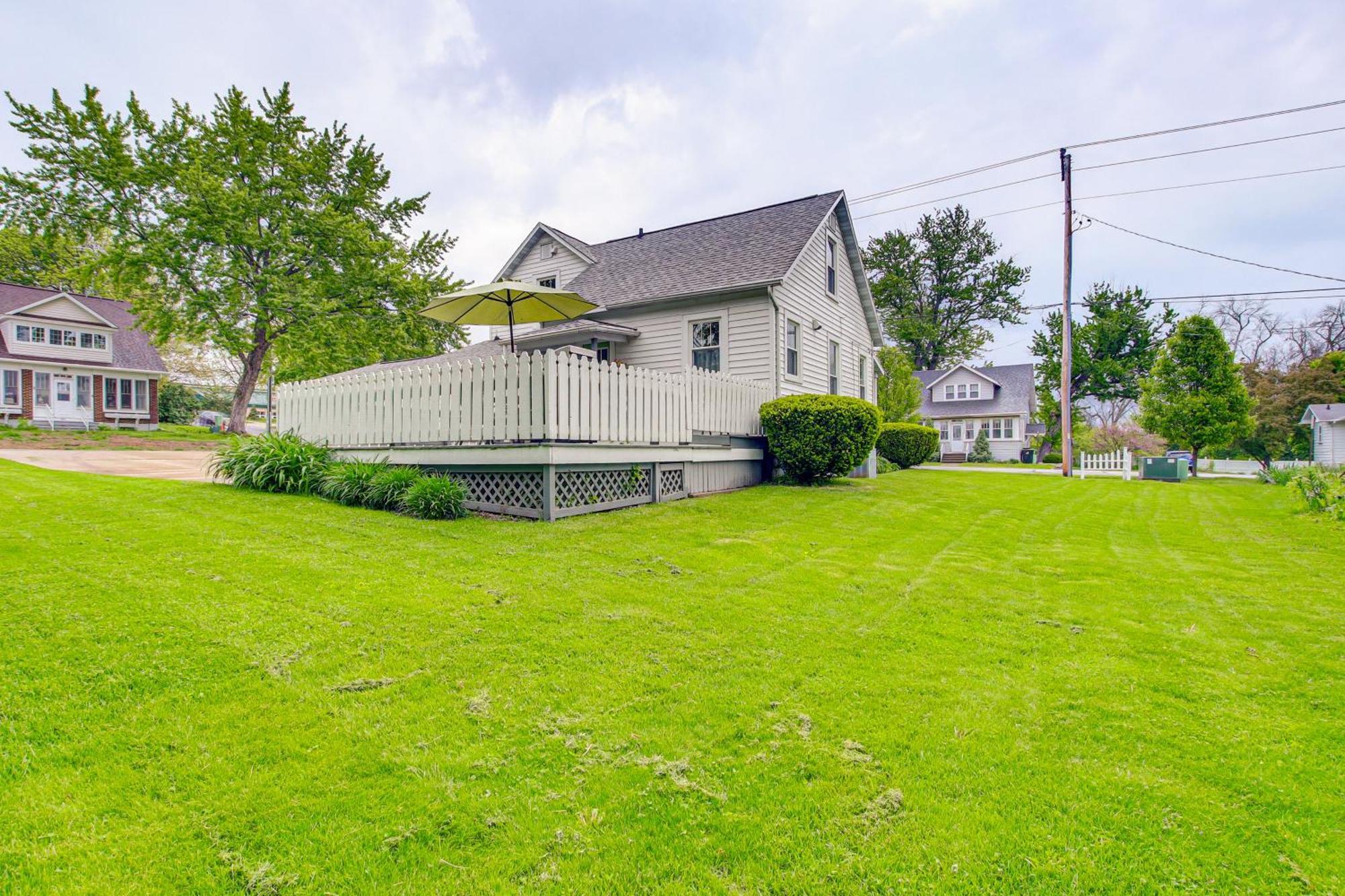 Lavish House With Patio - 2 Blocks To Green Lake! Exterior photo