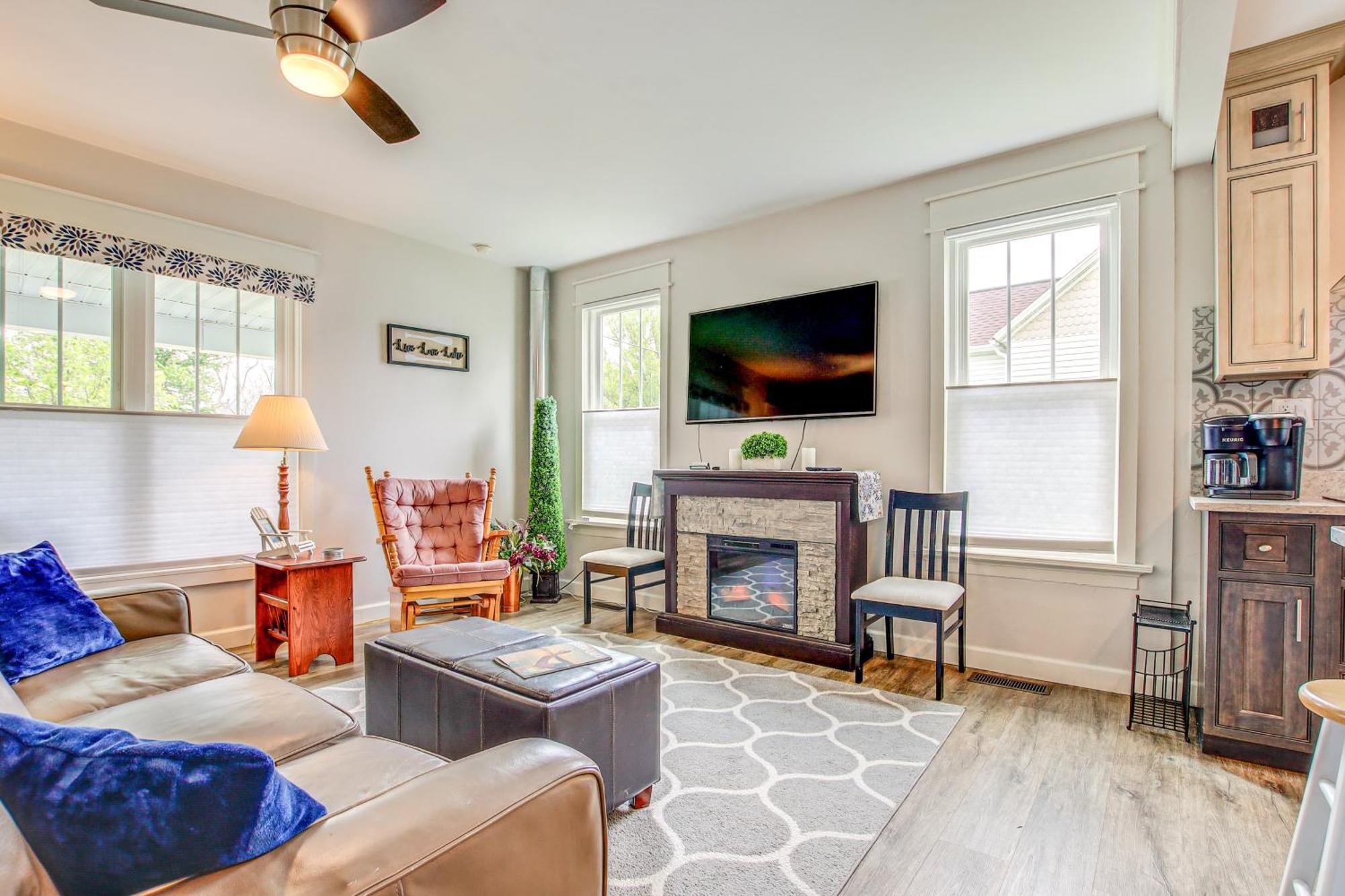 Lavish House With Patio - 2 Blocks To Green Lake! Exterior photo