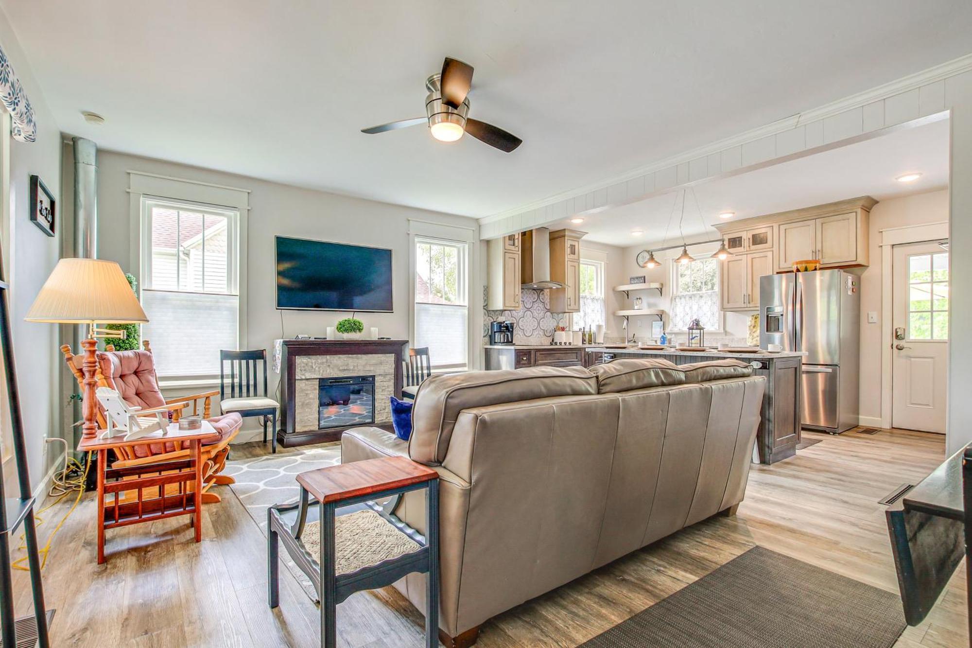 Lavish House With Patio - 2 Blocks To Green Lake! Exterior photo