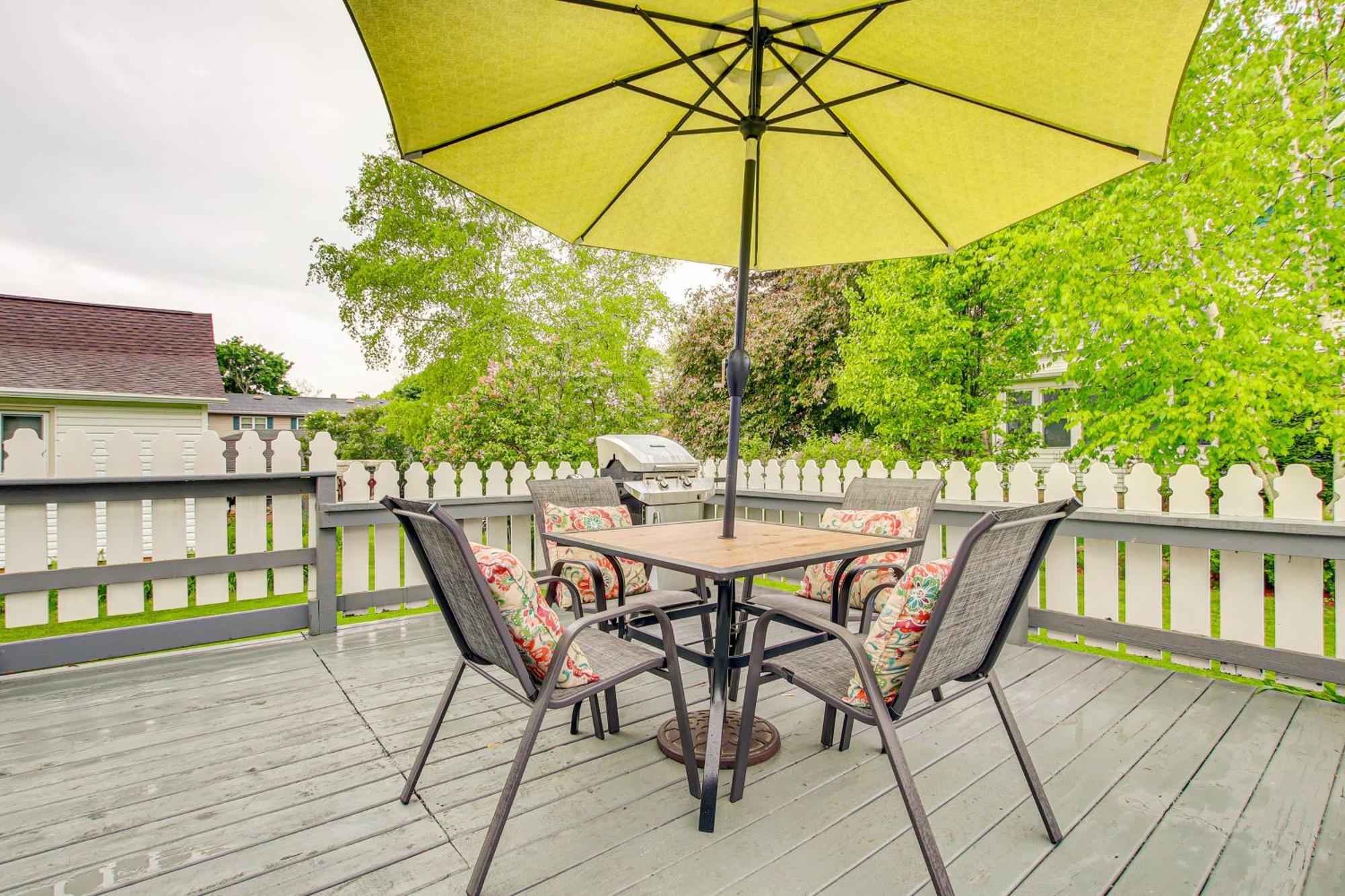 Lavish House With Patio - 2 Blocks To Green Lake! Exterior photo