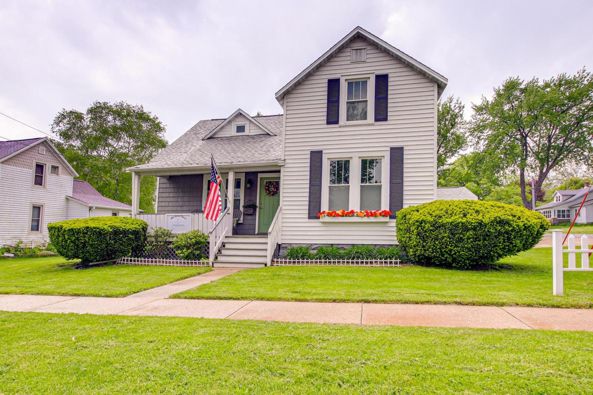 Lavish House With Patio - 2 Blocks To Green Lake! Exterior photo